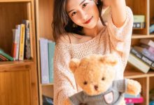 气质美女性感露肩写真图片-套图岛