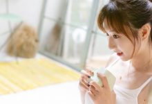 吊带热裤美女酥胸美腿性感写真图片-套图岛