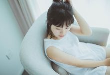 日系美女清新随性居家写真图片-套图岛