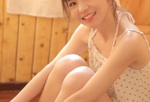 吊带美女性感美腿香肩浴室写真图片-套图岛