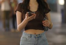 都市丽人玩手机的热裤美女【88P+2V-1.48G】-套图岛