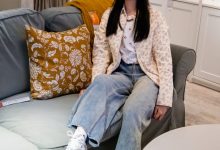 足愉心 NO.012 奶芙（搭配：碎花衬衫、牛仔长裤、运动鞋、白色棉袜、裸足）[110P+2V／14.5GB]-套图岛