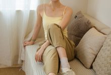 足愉心 NO.052 沐晴（搭配：白色吊带、棕色长裤、白色丝袜、运动鞋、裸足）[115P+2V／13.9GB]-套图岛